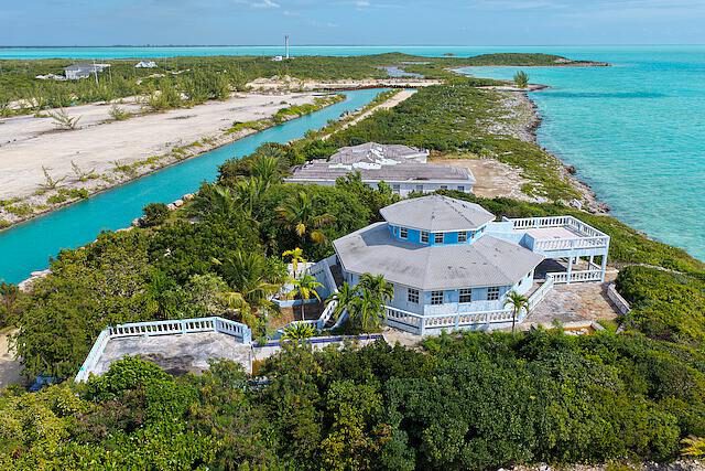 Leeside Ocean Front Villa - Century21 Erishar-Properties